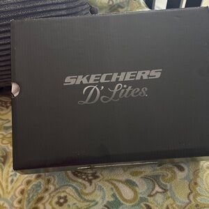 Skechers D'Lites Black Shoe Box Water Repelle